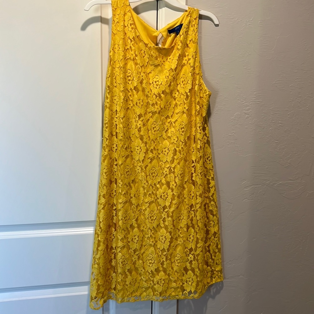 Yellow lace dress - sleeveless